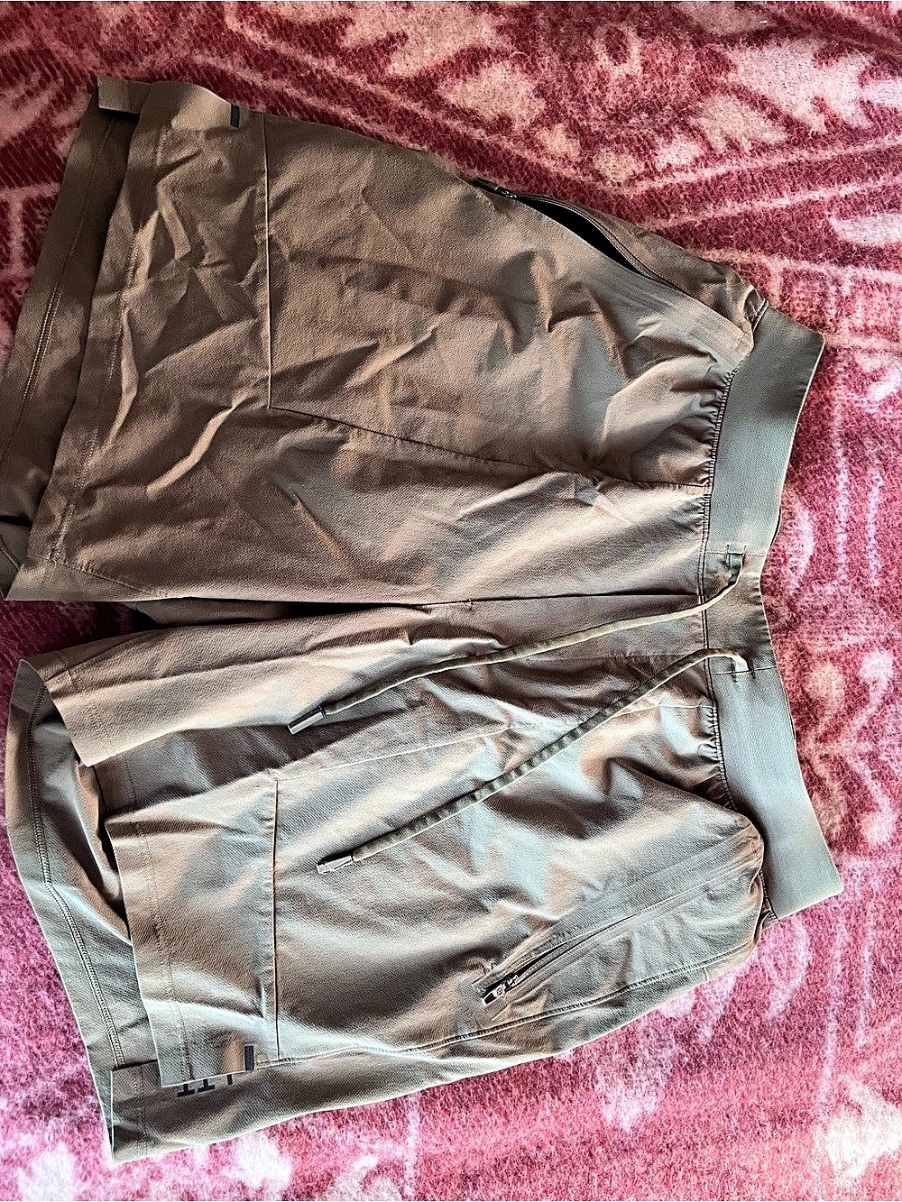 lululemon License to Train Athletic Shorts Large